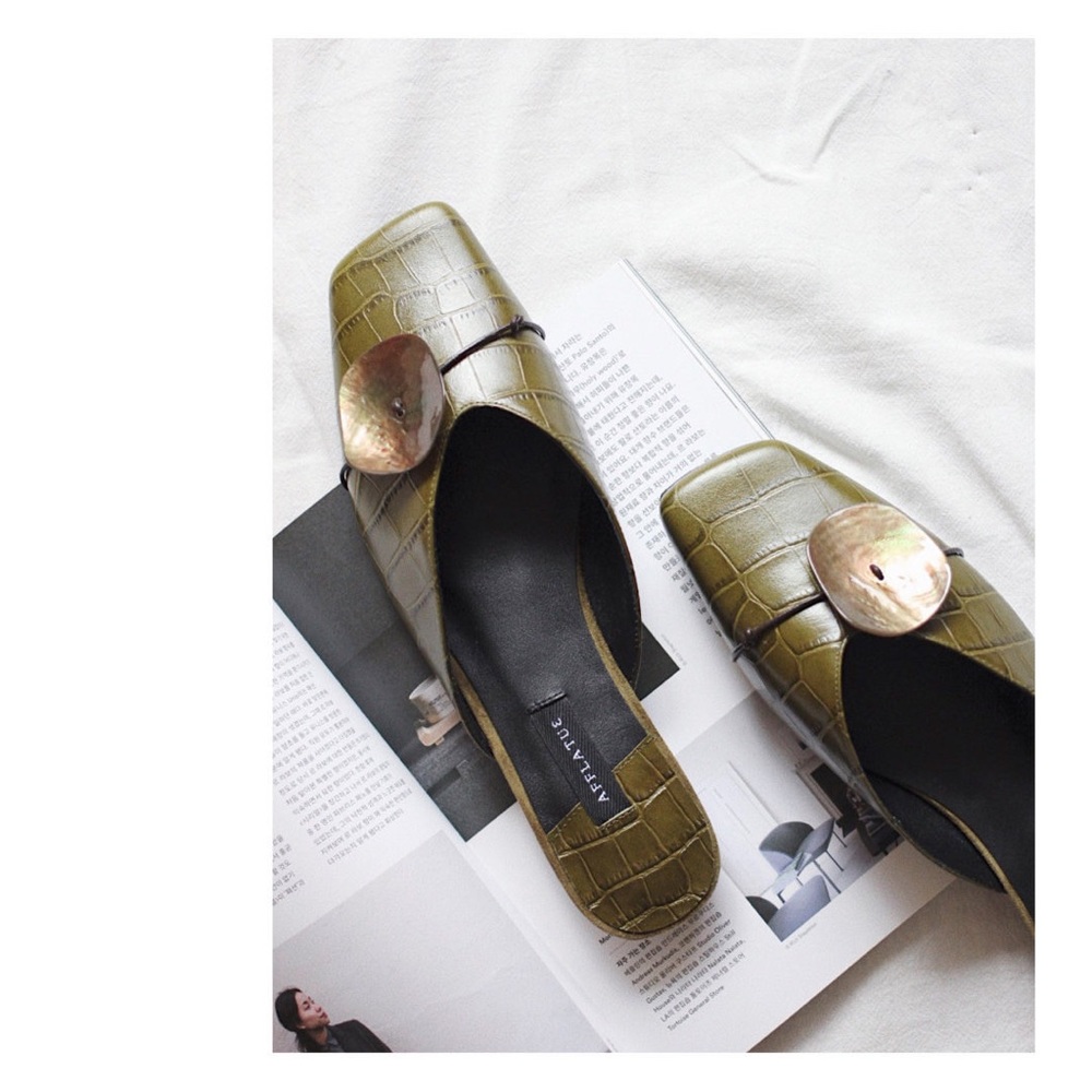 [NEW] Boutique Designer Moss Green Croc-embossed Matte Leather Mules